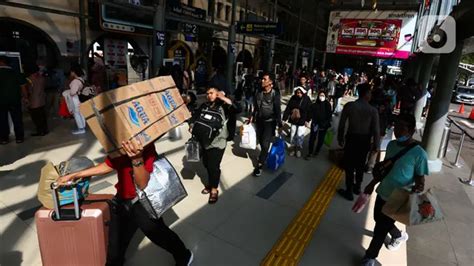 Stasiun Pasar Senen Dibangun Eskalator Penumpang 17 KA Ini Bisa Naik