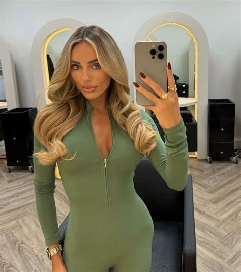 Sexy Blonde Model Amber Turner Loves Flaunting Her Perfect Curves DailyBase EN