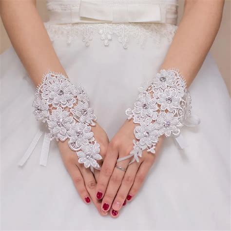 2017 Luxurious White Lace Pear Fingerless Short Bride Wedding Gloves