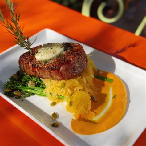 Novo Restaurant & Lounge
