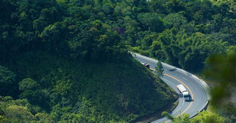 G1 Rodovia dos Tamoios é interditada para passagem de carga especial