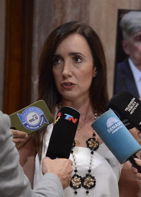 Victoria Villarruel Retir Un Busto De Nestor Kirchner En El Senado