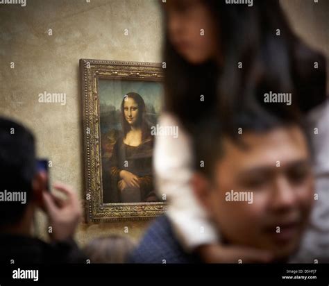 Mona Lisa Di Leonardo Da Vinci Al Louvre Parigi Con I Turisti Foto