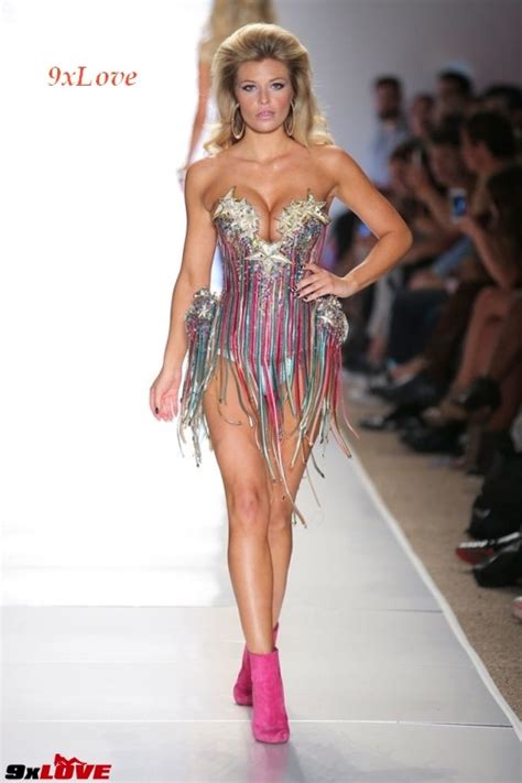 Những mẫu bikini sexy nhất tuần lễ thời trang Miami 9xLove