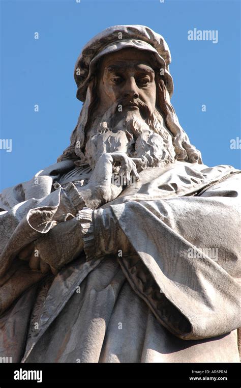 Leonardo Da Vinci Statue Milan Italia Stock Photo Alamy