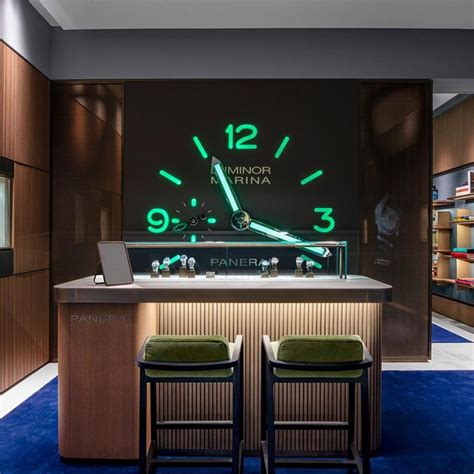 How should a watch store be designed reasonably?