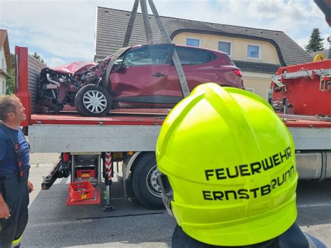 Verkehrsunfall PKW Gegen Traktor Bezirksfeuerwehrkommando Korneuburg