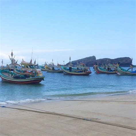 9 Pesona Menawan Pantai Papuma, Cantik nan Eksotis
