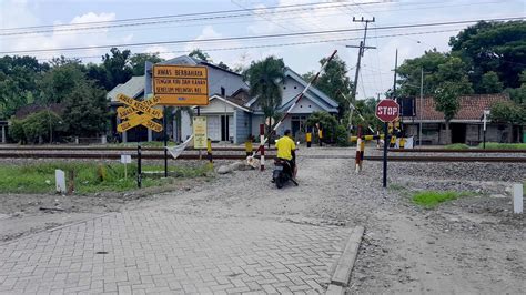 Dishub Jatim Bantu Pengadaan Palang Pintu Kereta Api Otomatis Dua