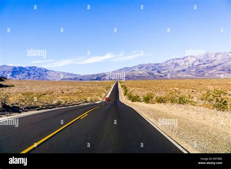 La Autopista Cruzando El Parque Nacional Valle De La Muerte Cordillera