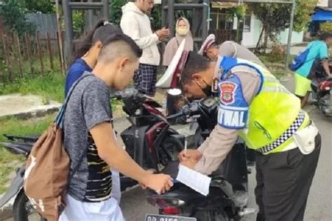 Hari Ke Ops Zebra Polisi Tilang Dan Tegur Pelanggar