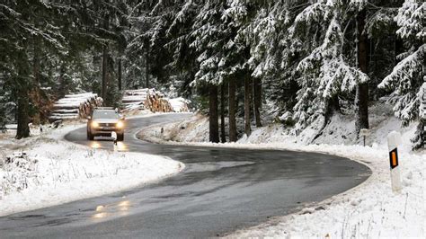 Amtliche DWD Warnungen vor Schnee Frost und Glätte in Rhein Main