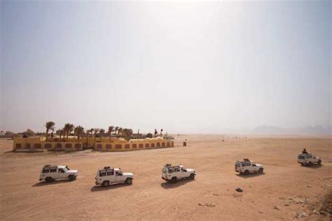 Hurghada Safari Nel Deserto In Jeep Di Ore Cena E Spettacolo