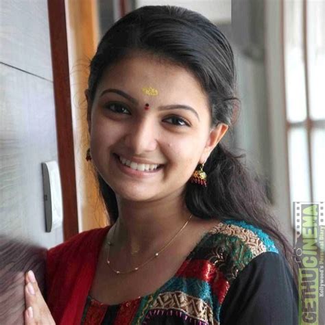 10 Hot Sexy Saranya Mohan Bikini Pics