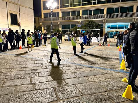 Isola Pedonale A Catanzaro In Tanti A Divertirsi Con Sport In Piazza