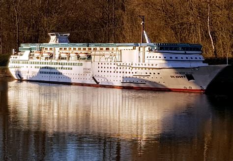 Moselle Est Sarreguemines Le Bateau L Abandon Majesty Of The Seas