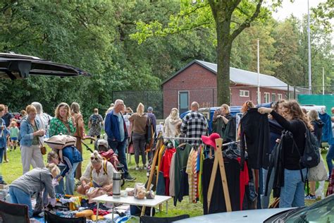 Impressie Vlooienmarkt Augustus Bakkeveen Nl