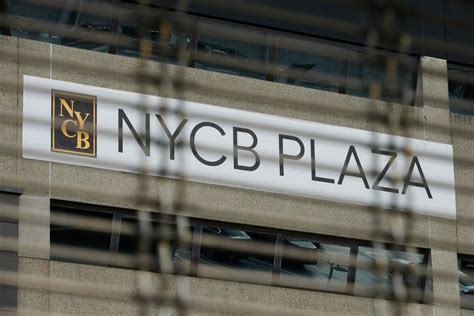 New York Community Bancorp’s Woes Put Spotlight on Supervisors - Bloomberg