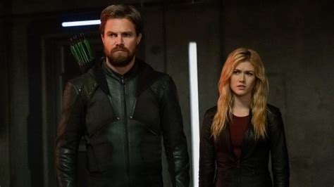 Arrow Katherine McNamara Agradece Legado Deixado Por Stephen Amell