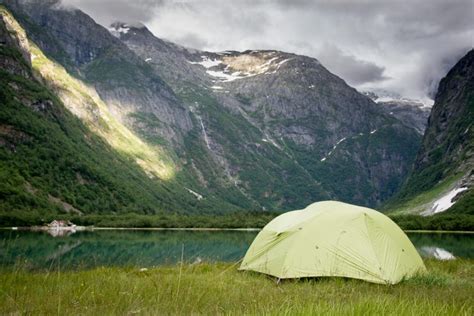 What are the rules for sleeping in a car and wild camping in Norway?