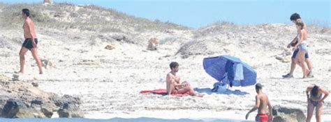 Thumbs Pro Famousmaleexposed Quim Gutierrez Caught Naked At Beach