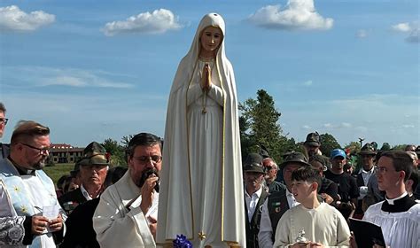 Madonna Di Fatima A Barzana Suor Chiara Segno Di Speranza