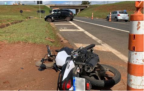 Acidente Entre Carro E Moto Deixa Mulher Gravemente Ferida Em Rodovia