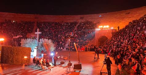 A Verona Torna La Via Crucis In Arena In Attesa Del Papa Tgverona