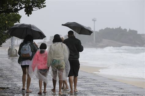 Chegada De Frente Fria Traz Chuva E Vento Forte A Bairros Da Zona Oeste