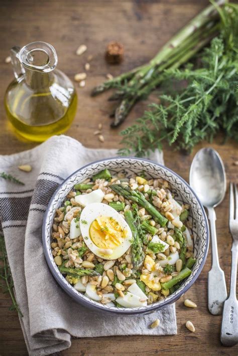 L Insalata Di Farro Con Asparagi E Uova Un Piatto Unico Primaverile