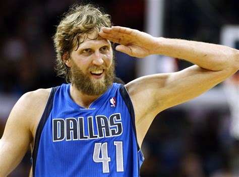 Nba La Légende Dirk Nowitzki Continue De Sécrire