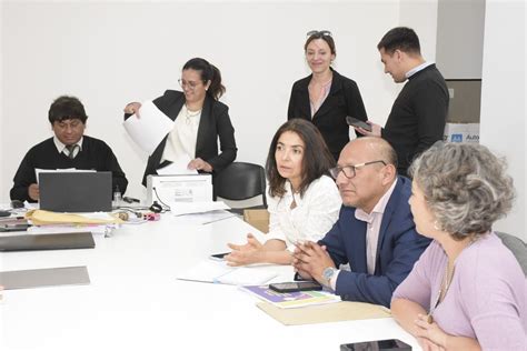 Apertura de sobres para la adquisición de equipamiento para la primera