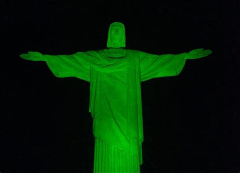 Mar O Verde Cristo Redentor Iluminado Para Alertar Sobre Doen A Rara