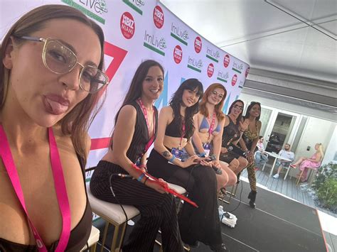 Amirah Adara Xbizmiami On Twitter Rt Msabigailmac Moderated My