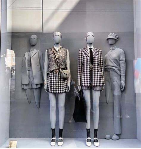 Pin Em Visual Merchandising Design De Moda