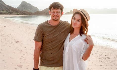 Profil Dan Potret Tengku Dewi Putri Istri Andrew Andhika Yang Diduga