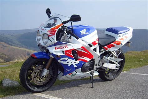 Honda FireBlade / Fireblade History and Buyer's Guide — "Total Control"