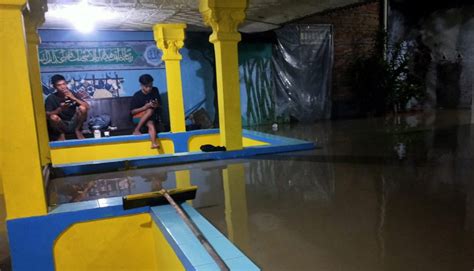 Banjir Di Brebes Kembali Rendam Pemukiman Warga Sungai Babakan Kembali