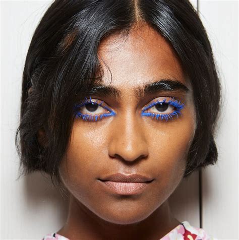 How To Wear Blue Mascara Now