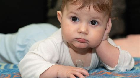 O que é o Tummy time e como fazer o bebê gostar do famoso tempo de