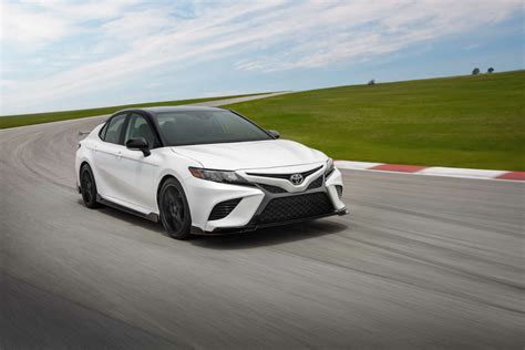 2024 Toyota Camry 守護房車類別無休止 – AutoNerve