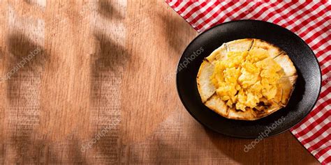 Desayuno Tradicional Colombiano Arepa Y Huevo