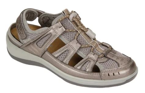 7 Best Walking Sandals For Women Style Comfort In 2022