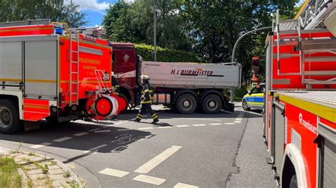 Hamburg LKW überrollt Radfahrerin Frau stirbt an Unfallstelle