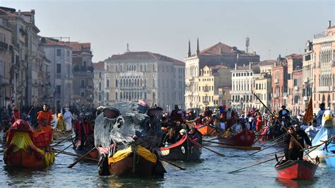 Comienza El Carnaval De Venecia Con Un Homenaje A Los 50 Años De La