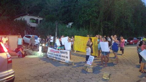 Após três meses sem reparos moradores de servidão do Monte Verde