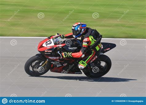 Motocicleta De Ducati Que Compite Con En La Pista Foto De Archivo