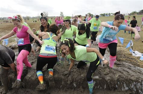 See Who Got Dirty In Dallas Lozilu Womens Mud Run 5k Dallas News