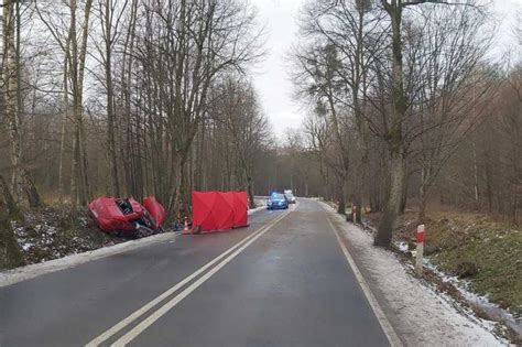 Śmiertelny wypadek pod Elblągiem Zginęli pasażerowie w wieku 17 i 22