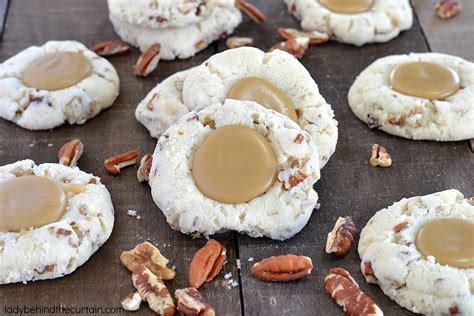 Pecan Sandies With Praline Filling